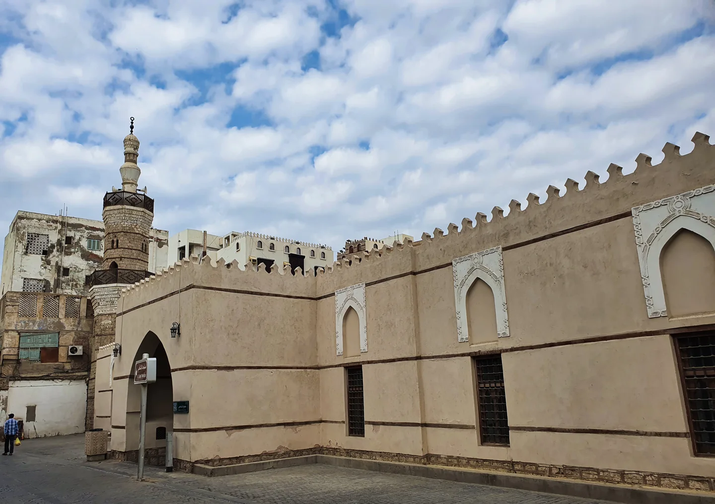 واجهة مسجد الشافعي ومئذنته في جدة البلد، ديسمبر 2020