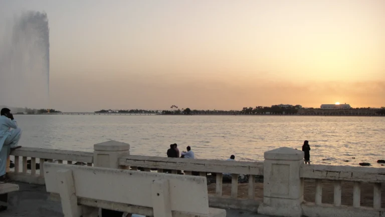 نافورة الملك فهد فوق البحر الأحمر عند الغروب | King Fahd Fountain over the Red Sea at sunset