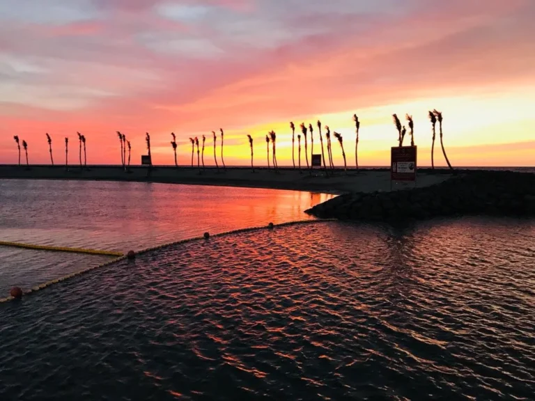 ممشى واجهة جدة البحرية على ساحل البحر الأحمر | Jeddah Waterfront promenade along the Red Sea coast