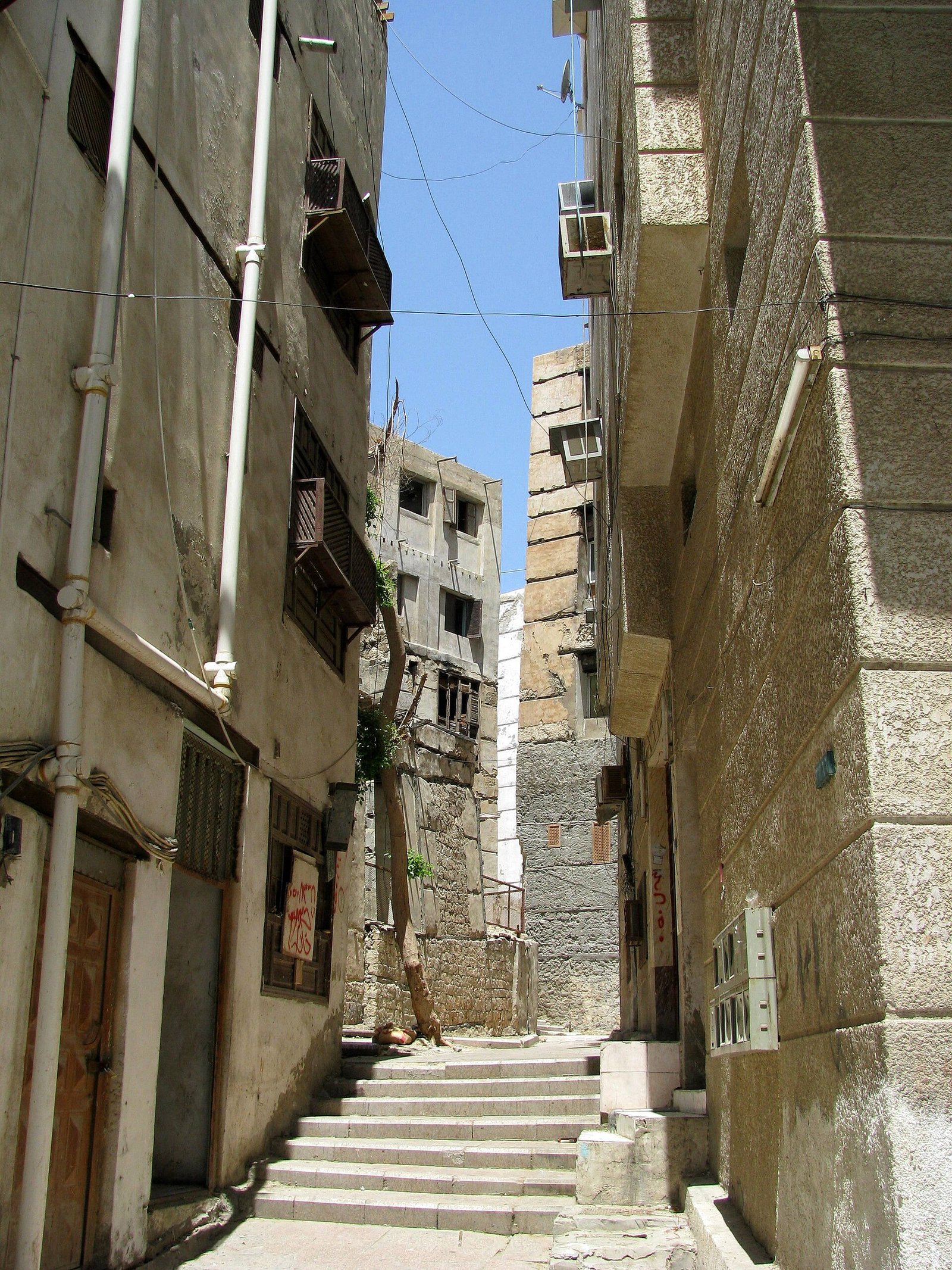 سوق العلوي التقليدي في جدة التاريخية | Souq Al-Alawi, a traditional market in Historic Jeddah